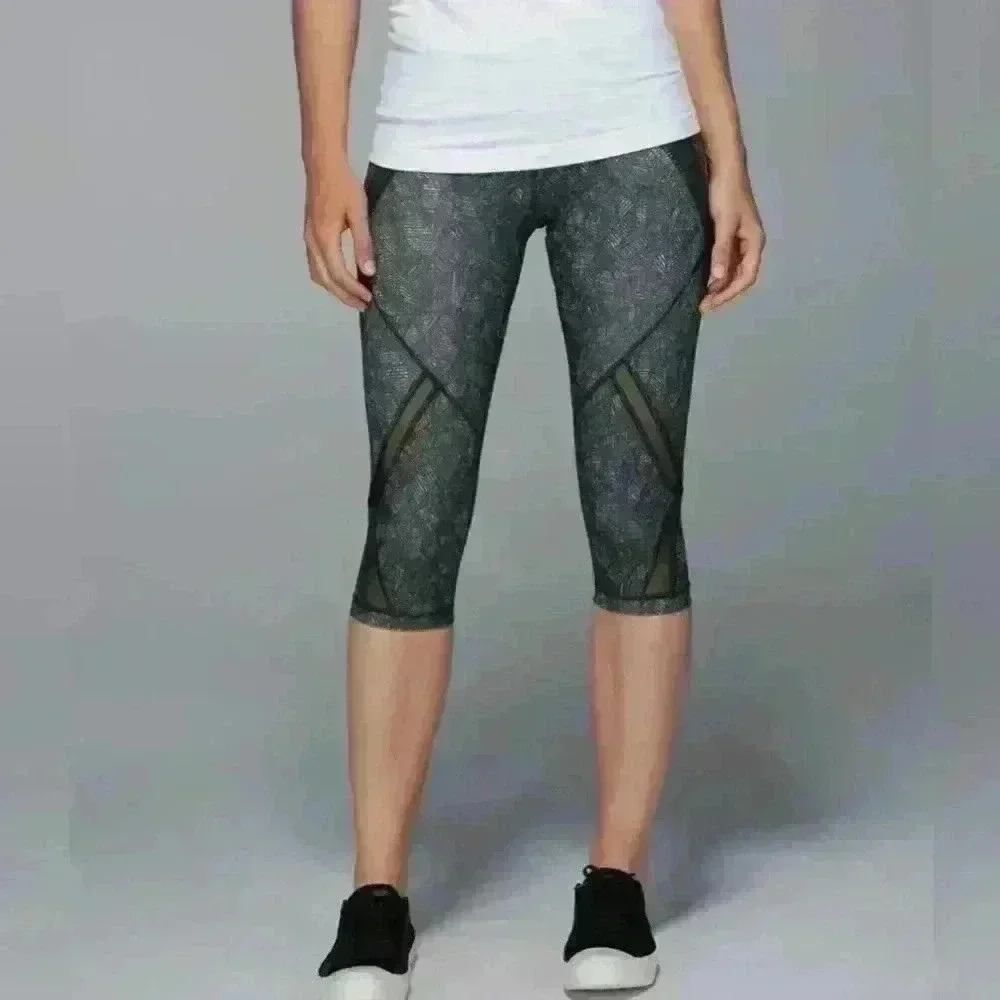 Lululemon Cool to Street Crop Leggings With Mesh Panels Size 6 Green Leaf Print